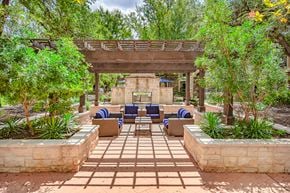 Round Rock apartment for rent - a lounge area with couches and chairs in a garden
