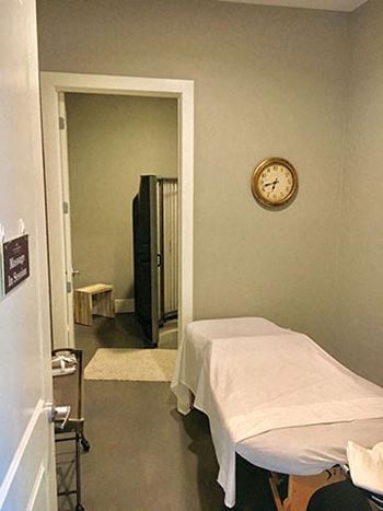 Massage & tanning room