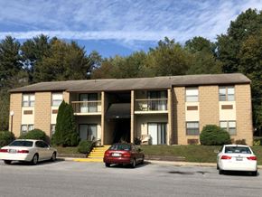 Boonsboro apartment for rent - A large apartment building with cars parked in front.