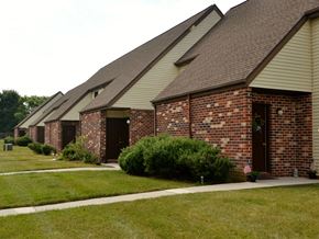 Gettysburg apartment for rent - A series of houses with brick walls and brown roofs.