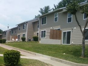 Morgantown apartment for rent - a row of town homes with boarded up windows