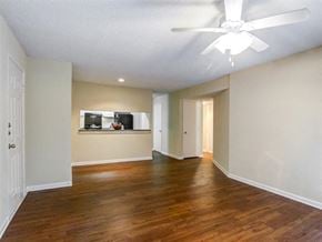 Sandy Springs apartment for rent - an empty living room with a ceiling fan
