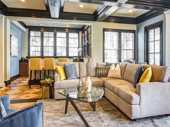 Atlanta apartment for rent - a living room with a couch and a table