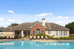 Columbus apartment for rent - Spacious Pool house - Avalon Oaks Apartments