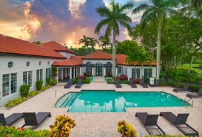 Coral Springs apartment for rent - a house with a swimming pool and palm trees