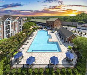 Fredericksburg apartment for rent - an aerial view of a swimming pool with umbrellas in front of a hotel