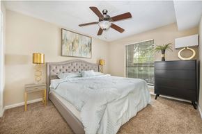 Lexington apartment for rent - a bedroom with a bed and a ceiling fan