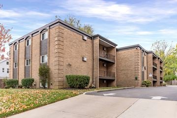 Cincinnati apartment for rent - Apartment building with a driveway in front.