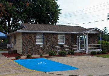 Hinesville apartment for rent - a small house with a blue pool in front of it