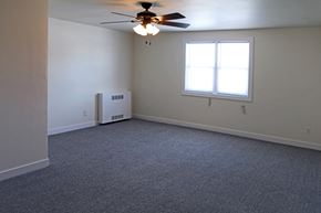 De Pere apartment for rent - an empty living room with a ceiling fan and a window