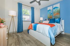 Columbia apartment for rent - a bedroom with a bed and a ceiling fan