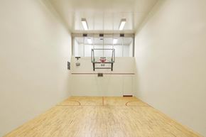 Mississauga apartment for rent - a gym with a basketball court in the center of a room