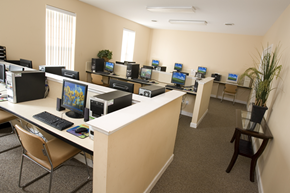 Pontiac townhouse for rent - an empty computer room with many computers and desks