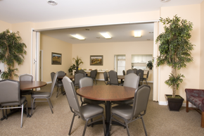 Pontiac townhouse for rent - a conference room with a round table and chairs