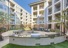 Nashville apartment for rent - an outdoor courtyard with tables and chairs in front of an apartment building
