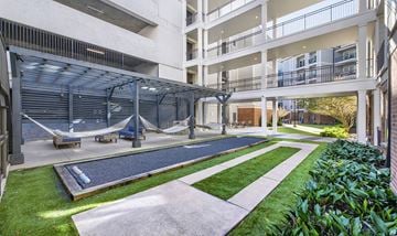 Nashville apartment for rent - a courtyard with hammocks and a pool in the middle of an apartment building