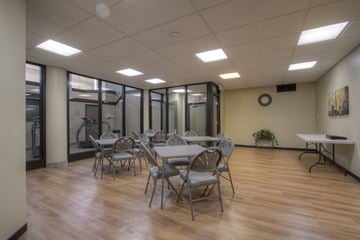 Kingston apartment for rent - A conference room with a table and chairs.