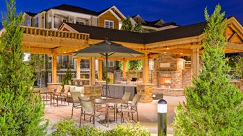 Poolside barbeque and picnic areas