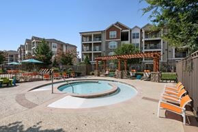 Ashburn apartment for rent - Swimming pool spa at Atley on the Greenway Apartments in Ashburn VA