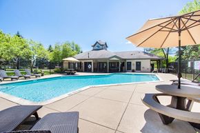 Monroe apartment for rent - park west pool