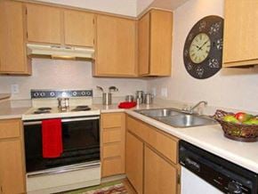 Glendale apartment for rent - kitchen at Acacia pointe apartments in glendale az