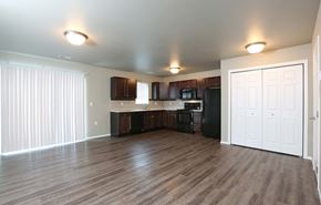 North Sioux City townhouse for rent - an empty living room and kitchen with wood flooring