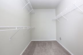 Sioux Falls apartment for rent - looking into walk in closet
