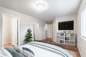 Sioux Falls townhouse for rent - bedroom to entry of hallway