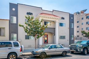 Los Angeles apartment for rent - Street view of building exterior