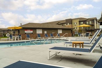 Wh - swimming pool