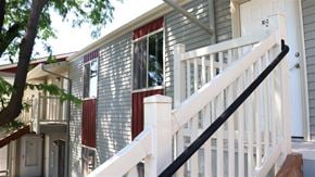 Filer apartment for rent - a small house with red and white doors and stairs