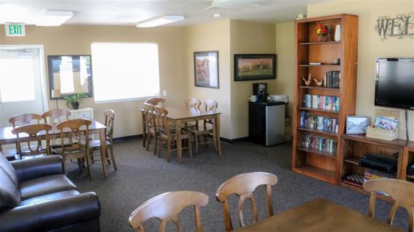 Weiser apartment for rent - a living room with a table and chairs and a television