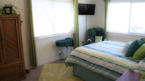 Twin Falls apartment for rent - a bedroom with a bed and a chair