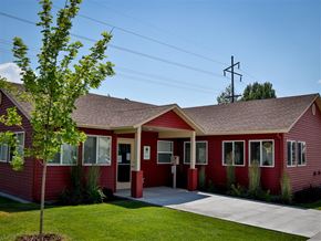 Rexburg apartment for rent - the building where the motel is located