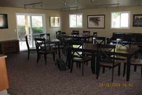 St Maries apartment for rent - a dining room with tables and chairs and a tv