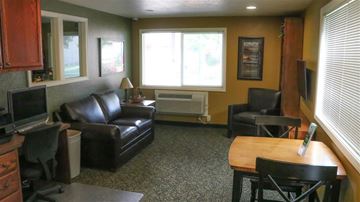 Idaho Falls apartment for rent - a living room with leather furniture and a tv