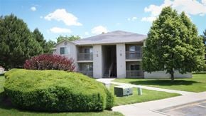 Mountain Home apartment for rent - an apartment building with a lawn and trees