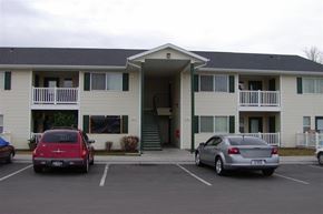Kuna apartment for rent - a apartment building with cars parked in a parking lot