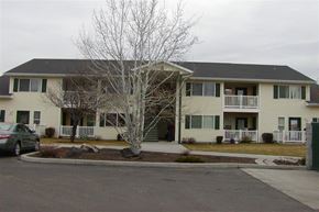 Kuna apartment for rent - a large house with a car parked in front of it