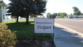American Falls apartment for rent - a welcome sign on the side of a street
