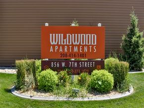 Weiser apartment for rent - a sign for willow apartments in front of a building