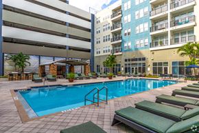 Orlando apartment for rent - a swimming pool in the middle of two tall buildings