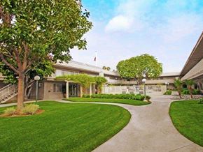 Anaheim apartment for rent - landscaping