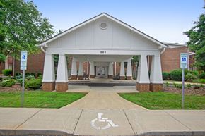 King apartment for rent - villa trace front entrance 