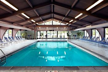 Invigorating swimming pool