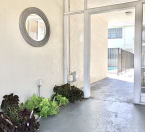 Los Angeles apartment for rent - 415 S Alexandria Ave