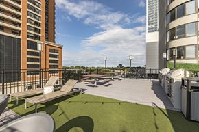 Chicago apartment for rent - Roof Deck at Park Michigan Apartments, Chicago, IL