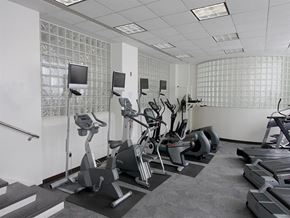 Washington apartment for rent - a gym with a lot of machines and a tv