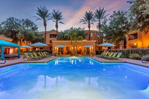 Phoenix apartment for rent - resort style swimming pool