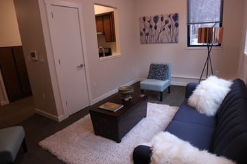 Northampton apartment for rent - a living room with a blue couch and a chair